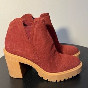 Dolce Vita Cashe H20 Womens Suede Lugged Sole Block Heels Maroon Waterproof